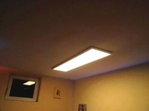 601 300x225 - Pannello LED fissato magneticamente al soffitto