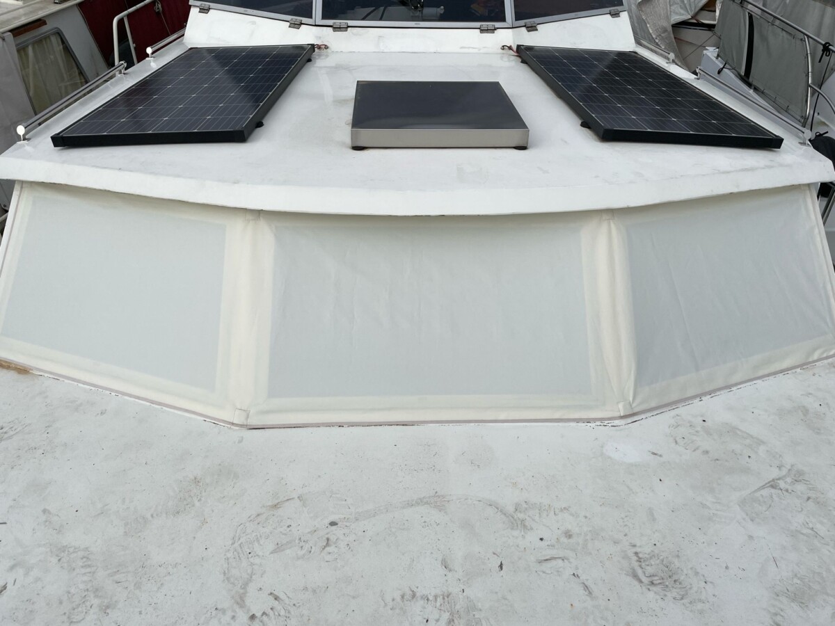 Copertura magnetica per finestra sulla barca